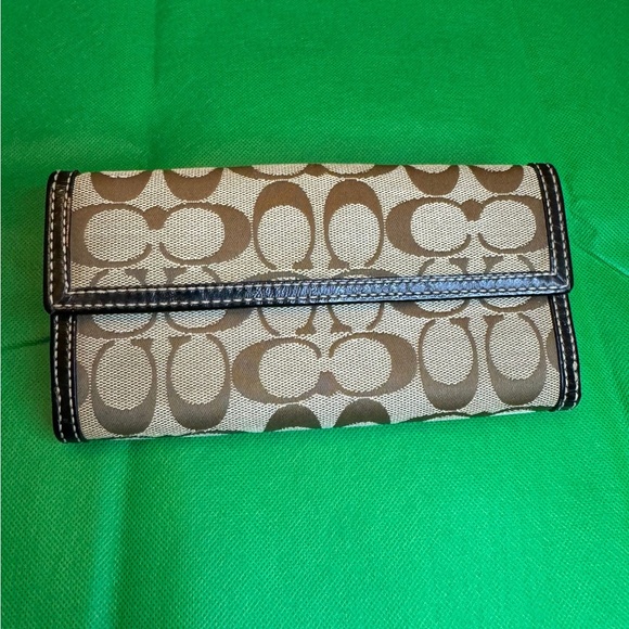Coach wallet. Excellent condition - Picture 2 of 5